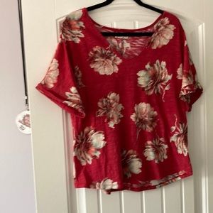 Floral tshirt size medium